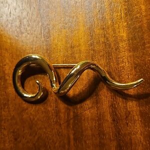 Gold Swirl Brooch Avon Pin Vintage
